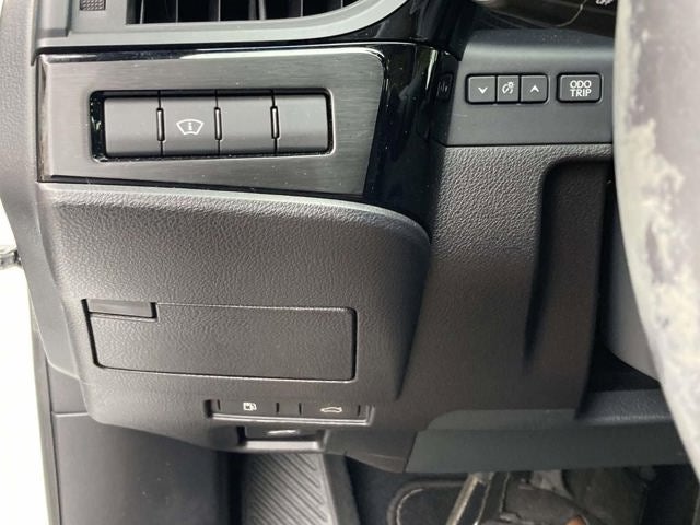 2022 Lexus ES 300h 300h