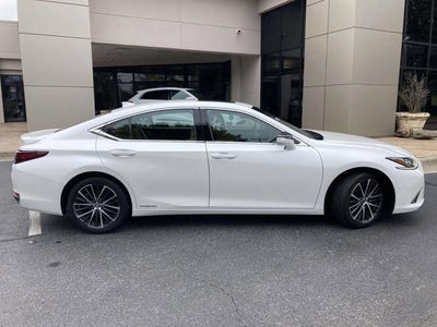 2022 Lexus ES 300h 300h