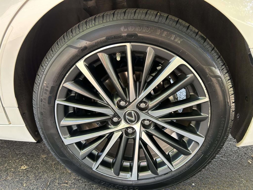 2023 Lexus ES 300h 300h