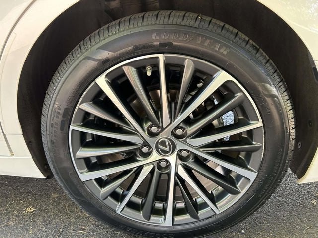 2023 Lexus ES 300h 300h