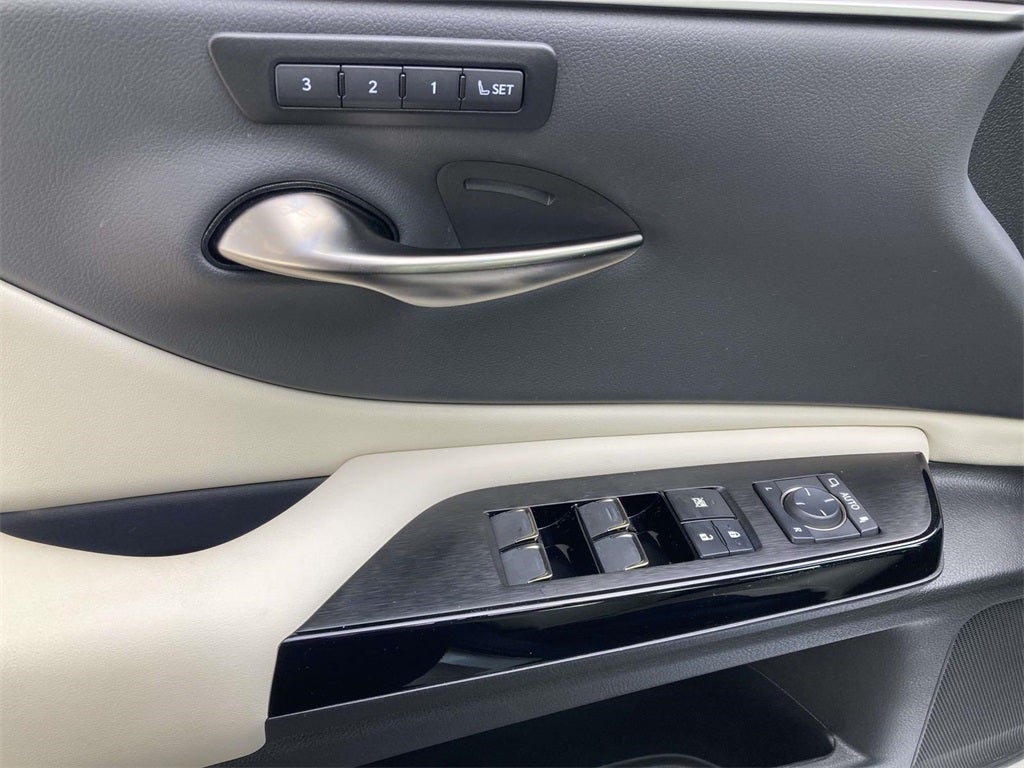 2025 Lexus ES 300h LUXURY LUXURY