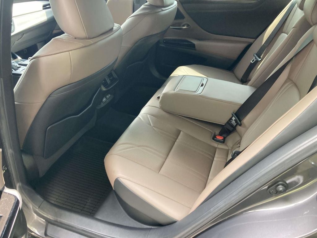 2022 Lexus ES 300h Ultra Luxury