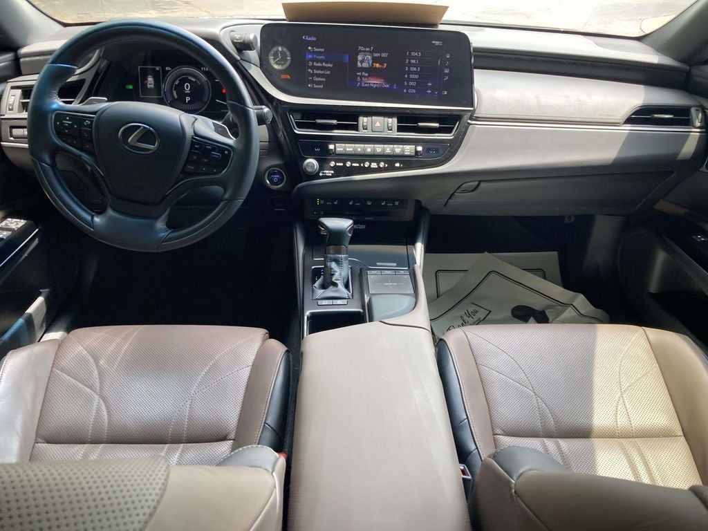 2022 Lexus ES 300h Ultra Luxury