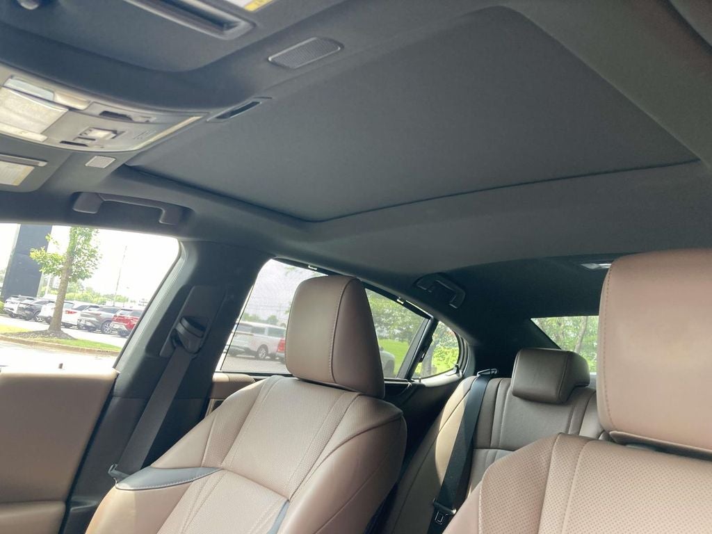 2022 Lexus ES 300h Ultra Luxury