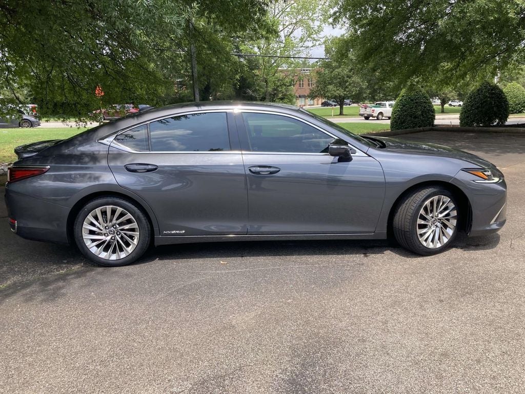 2022 Lexus ES 300h Ultra Luxury