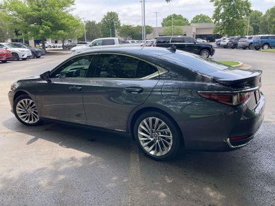 2022 Lexus ES 300h Ultra Luxury