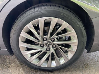 2022 Lexus ES 300h Ultra Luxury