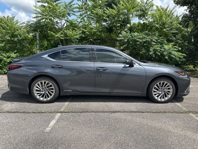 2022 Lexus ES 300h Ultra Luxury