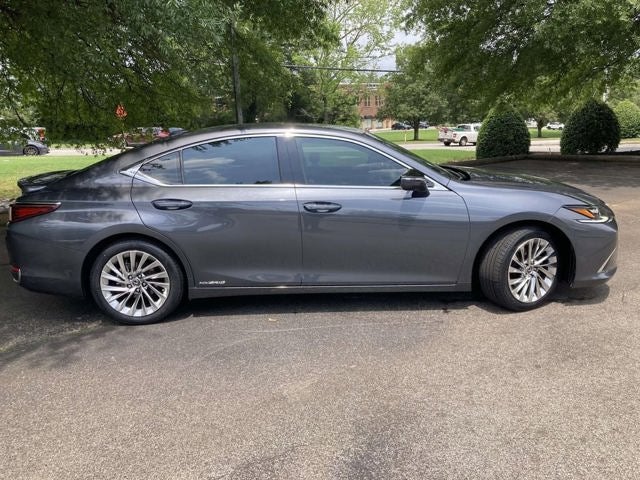 2022 Lexus ES 300h Ultra Luxury