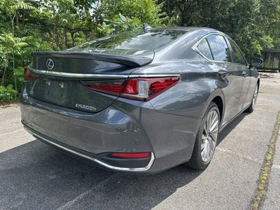 2022 Lexus ES 300h Ultra Luxury