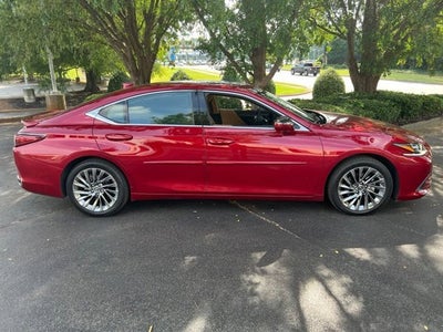 2025 Lexus ES 300h Ultra Luxury