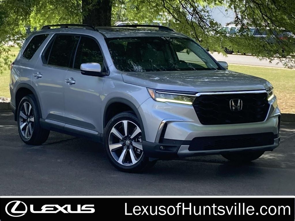 2025 Honda Pilot Touring AWD's photo