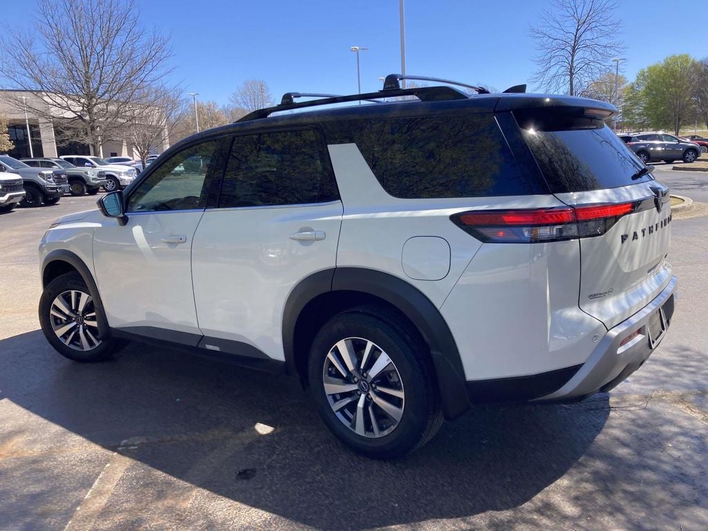 2023 Nissan Pathfinder SL