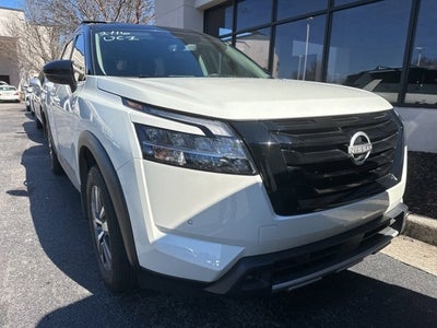 2023 Nissan Pathfinder SL