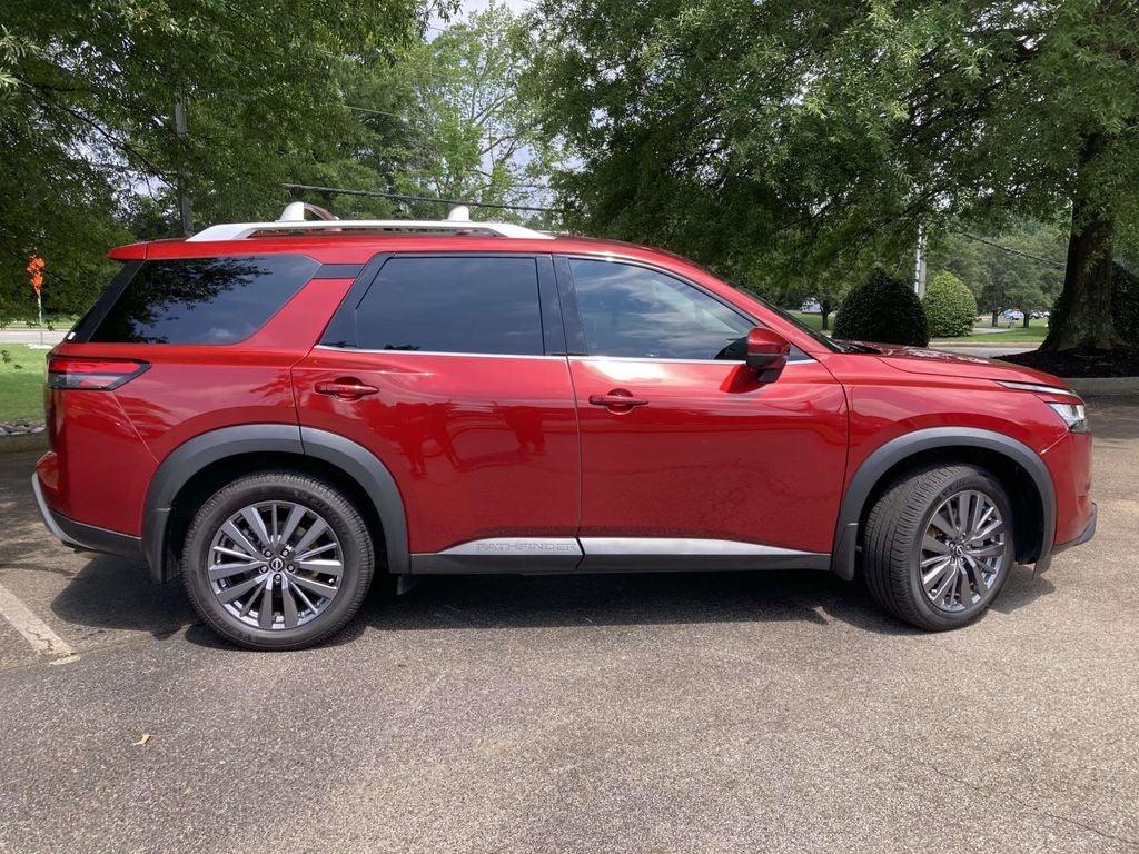 2024 Nissan Pathfinder SL