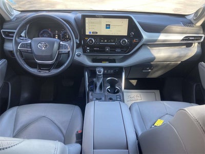 2023 Toyota Highlander Hybrid Platinum