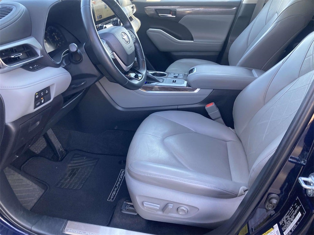 2023 Toyota Highlander Hybrid Platinum