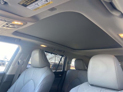 2023 Toyota Highlander Hybrid Platinum