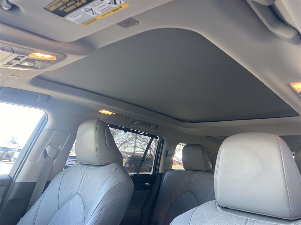 2023 Toyota Highlander Hybrid Platinum