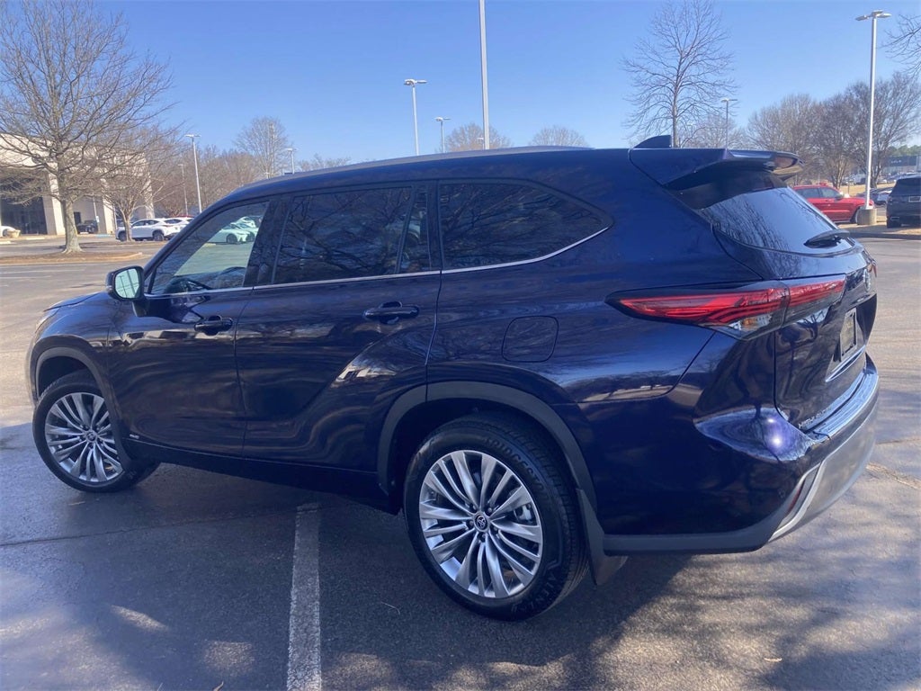2023 Toyota Highlander Hybrid Platinum
