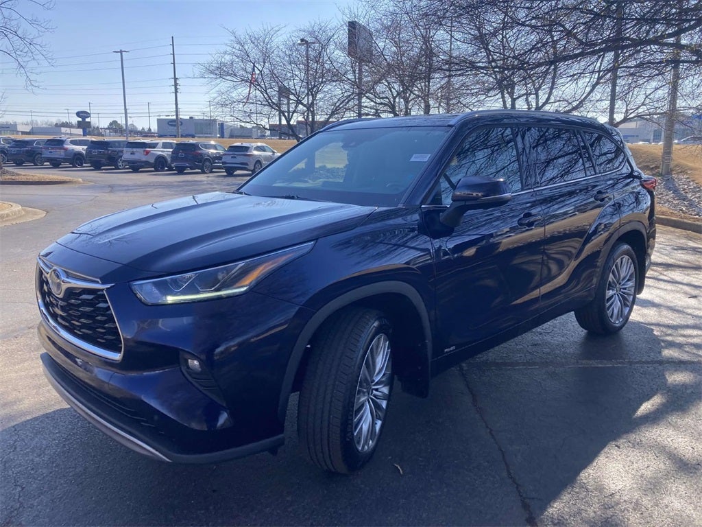 2023 Toyota Highlander Hybrid Platinum