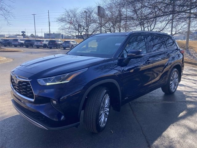 2023 Toyota Highlander Hybrid Platinum