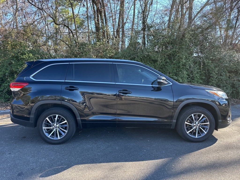 2017 Toyota Highlander SE