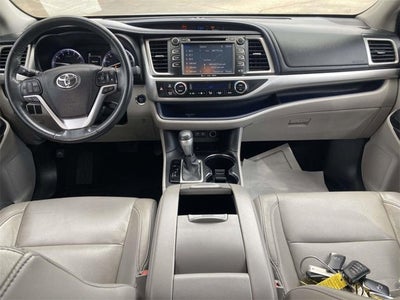 2017 Toyota Highlander SE