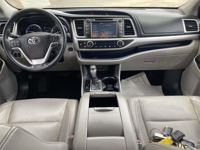 2017 Toyota Highlander SE