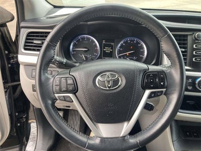 2017 Toyota Highlander SE