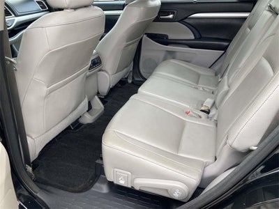 2017 Toyota Highlander SE