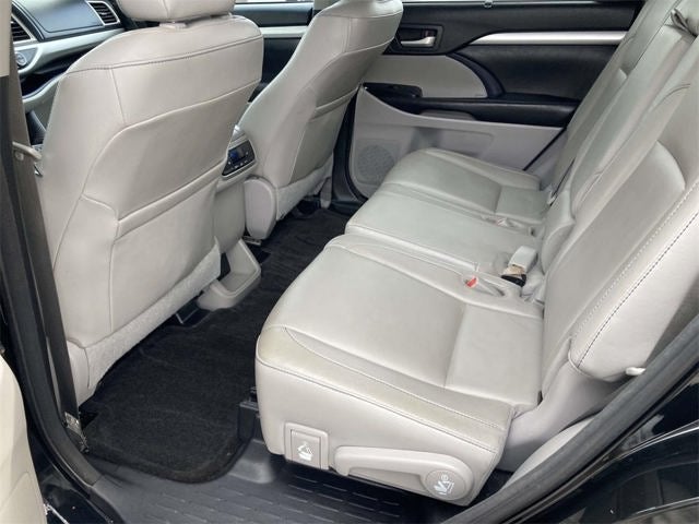 2017 Toyota Highlander SE