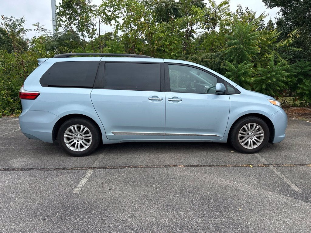 2016 Toyota Sienna XLE Premium 8 Passenger