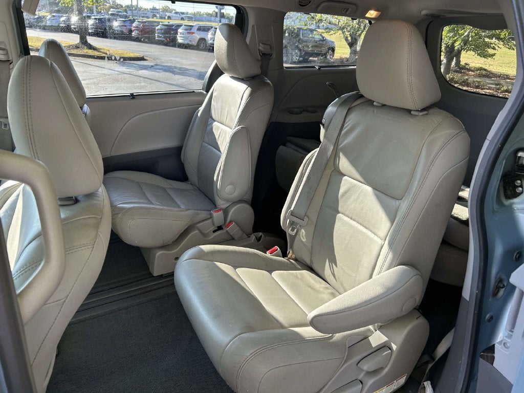 2016 Toyota Sienna XLE Premium 8 Passenger