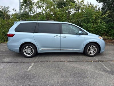 2016 Toyota Sienna XLE Premium 8 Passenger