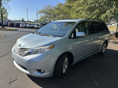 2016 Toyota Sienna XLE Premium 8 Passenger