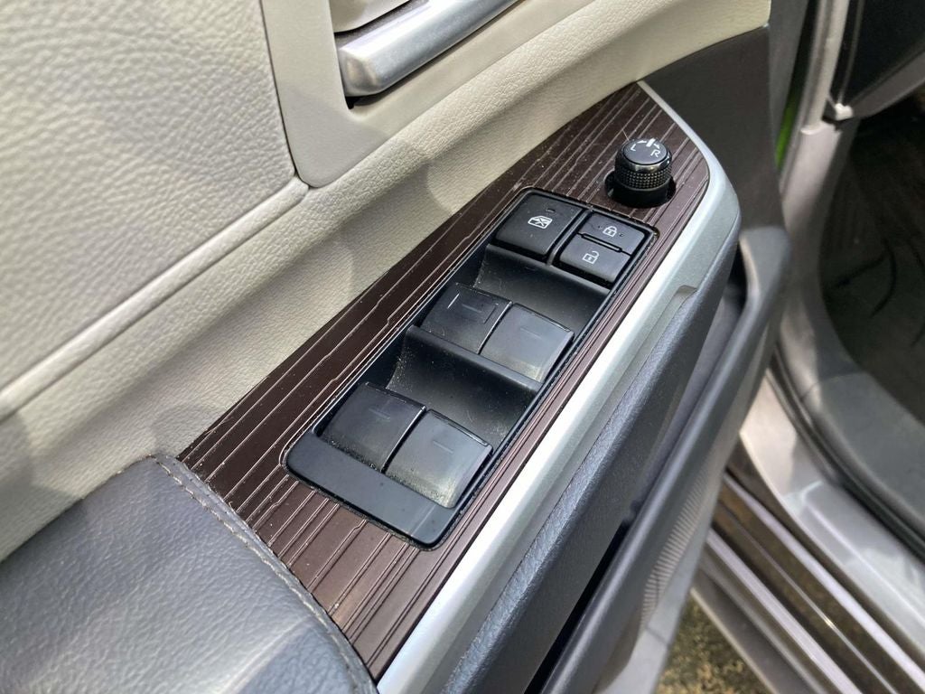 2023 Toyota Sienna XLE 8 Passenger