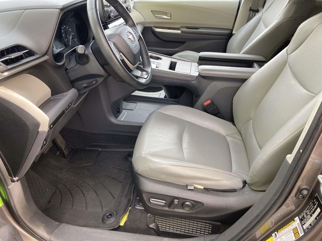 2023 Toyota Sienna XLE 8 Passenger