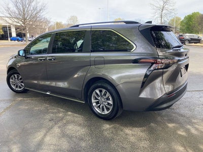 2023 Toyota Sienna XLE 8 Passenger