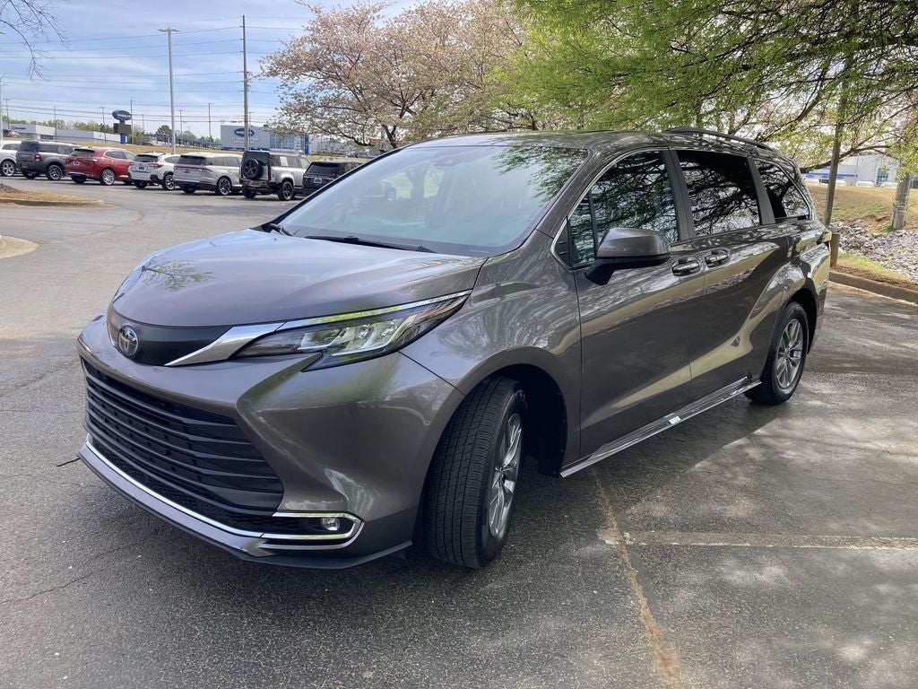 2023 Toyota Sienna XLE 8 Passenger