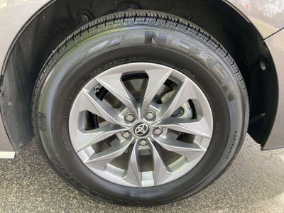 2023 Toyota Sienna XLE 8 Passenger