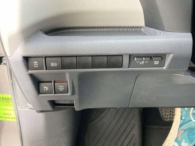 2023 Toyota Sienna XLE 8 Passenger