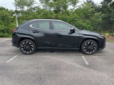 2025 Lexus UX 300h Premium