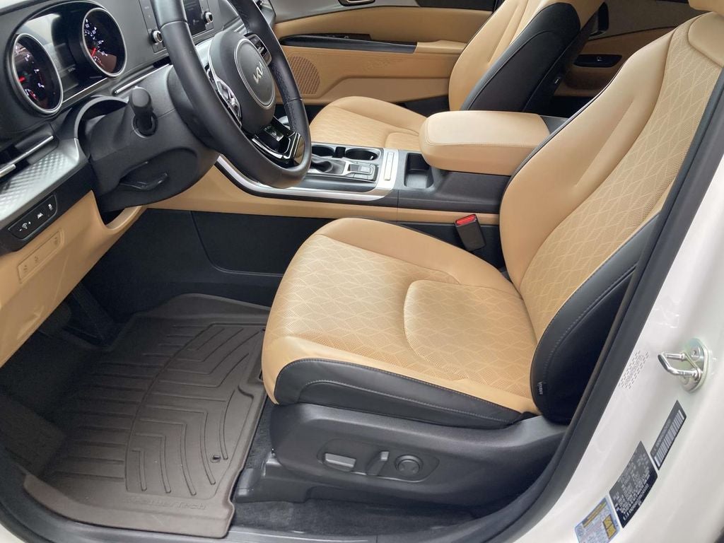 2024 Kia Carnival LX